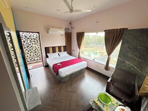 Deluxe Double Room, Mountain View | Desk, laptop workspace, soundproofing, free WiFi