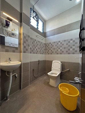 Bathroom - OM LINGESWARAN Home Stay Tiruvannamalai (Tiruvannamalai)