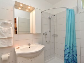 Bathroom - Apartment 2210 by Interhome (Fažana)
