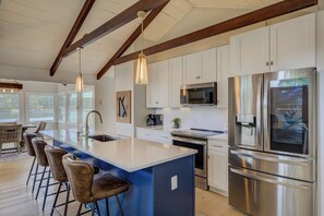 Mikroaaltouuni, uuni, liesi, astianpesukone