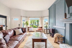 Smart TV, futbolito, tenis de mesa y libros 