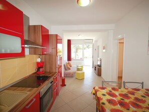 Fridge, microwave, oven, cookware/dishes/utensils - Apartment Blanka by Interhome (Krk/Njivice)