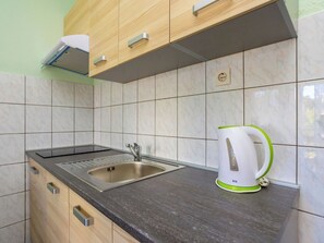 Fridge, cookware/dishes/utensils - Apartment Filosevic - 3 by Interhome (Krk/Njivice)