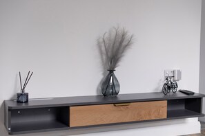 Interior - Modern 4BR Home I Fast Wi-Fi I Near Town Centre & Station (Maidstone)