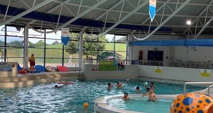 Modern 4BR Home I Fast Wi-Fi I Near Town Centre & Station