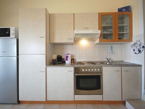 Fridge, microwave, oven, cookware/dishes/utensils - Apartment Nency - 1 by Interhome (Krk/Milohnići)