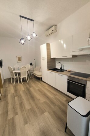 Fridge, dishwasher, cookware/dishes/utensils - Apartment Margareta - 2 by Interhome (Krk/Njivice)