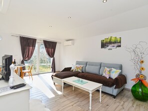 TV - House 2219 by Interhome (Pula/Galižana)