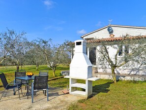 Outdoor dining - House 2219 by Interhome (Pula/Galižana)