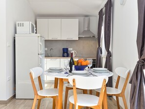 Fridge, microwave, oven, dishwasher - House 2219 by Interhome (Pula/Galižana)