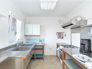 Fridge, cookware/dishes/utensils - Apartment 2221 by Interhome (Medulin)