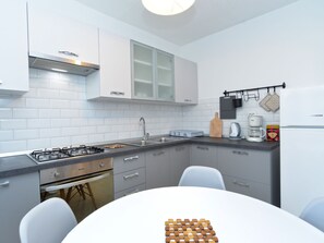 Fridge, oven, cookware/dishes/utensils - Apartment 2228 by Interhome (Rovinj/Bale)