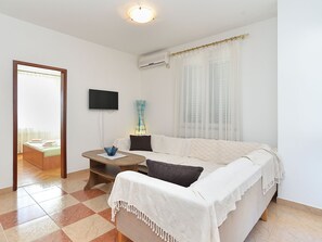 TV - Apartment 2224 by Interhome (Rovinj)