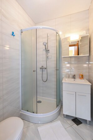 Bathroom - Rooms Panorama - 4 by Interhome (Krk/Milohnići)