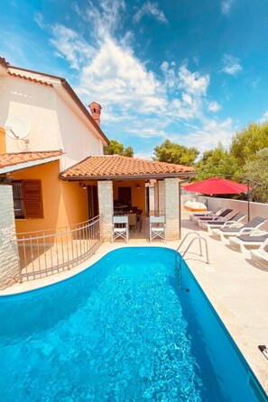 Pool - Villa Family by Interhome (Medulin)