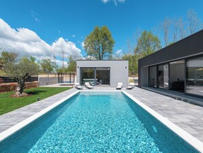 Pool - Villa Green Luxury & SPA by Interhome (Nedescina)
