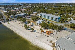 Beach nearby - A Wave From It All at Park Place (Cedar Key)