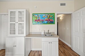 Interior - Flamingo House on 2nd (Cedar Key)
