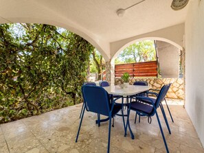Outdoor dining - Apartment Danica - 1 by Interhome (Krk/Njivice)