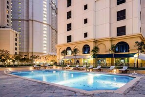 Outdoor pool - JBR_Full Sea View_4BR _3 min to Beach _7-12PAX (MARSA DUBAI)
