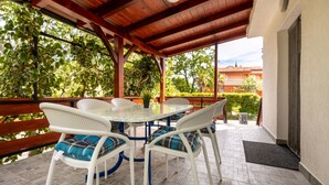 Outdoor dining - Apartment Danica - 2 by Interhome (Krk/Njivice)