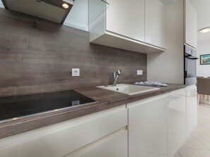 Fridge, oven, dishwasher, cookware/dishes/utensils - Apartment Seafront Maris - 3 by Interhome (Krk/Čižići)