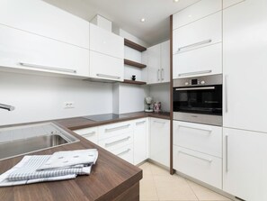 Fridge, oven, dishwasher, cookware/dishes/utensils - Apartment Seafront Maris - 2 by Interhome (Krk/Čižići)