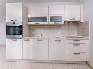 Fridge, oven, dishwasher, cookware/dishes/utensils - Apartment Seafront Maris - 4 by Interhome (Krk/Čižići)