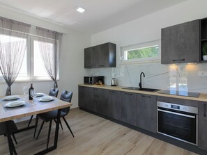 Kühlschrank, Mikrowelle, Ofen, Geschirrspüler