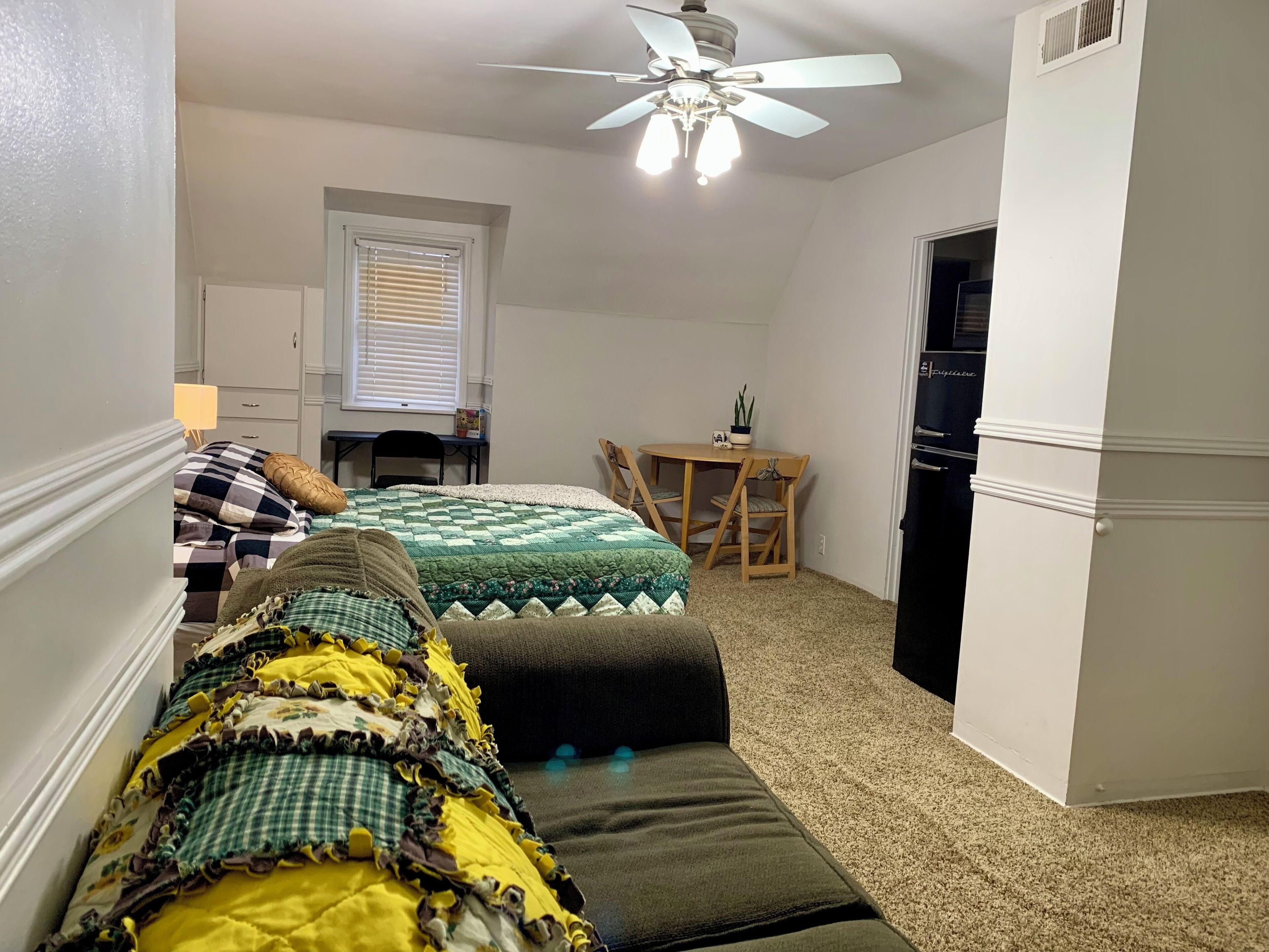 1 habitación, escritorio, tabla de planchar con plancha y wifi gratis 