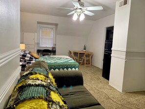 1 habitación, escritorio, tabla de planchar con plancha y wifi gratis 