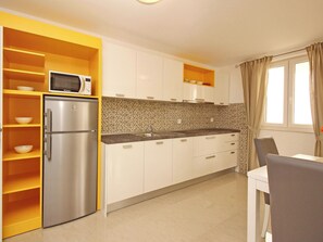 Fridge, microwave, dishwasher, cookware/dishes/utensils - Apartment Flora - 3 by Interhome (Krk/Baška)