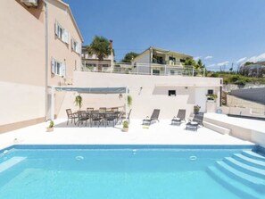 Pool - Villa Joy by Interhome (Solin)