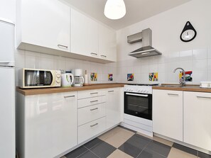 Fridge, microwave, oven, dishwasher - Apartment 2372 by Interhome (Drenje)