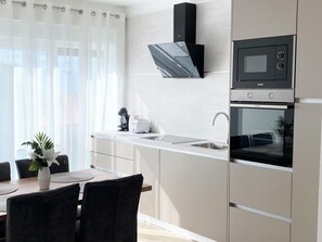 Fridge, microwave, oven, dishwasher - Apartment Malina - 2 by Interhome (Krk/Milohnići)