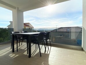 Outdoor dining - Apartment Malina - 2 by Interhome (Krk/Milohnići)