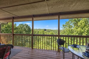 Outdoor dining - Summer Fun! |Near SDC, Lake & Shows (Branson West)