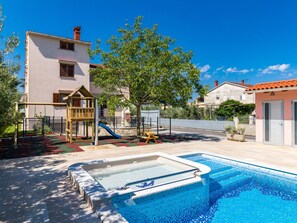 Pool - Apartment 2383 by Interhome (Fažana)