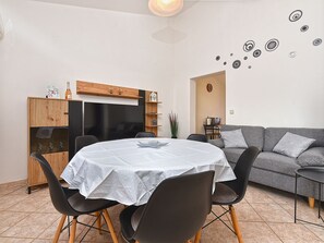 Dining - Apartment 1858 by Interhome (Fažana)