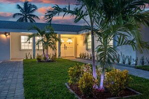 Exterior - Waterfront Oasis | Heated Pool, MiniGolf, TikiHut (Lake Worth)