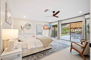4 bedrooms, iron/ironing board, free WiFi, bed sheets - Waterfront Oasis | Heated Pool, MiniGolf, TikiHut (Lake Worth)