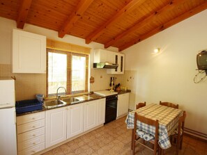 Fridge, oven, cookware/dishes/utensils - Cottage Gasparini / HR-11046-01 by Interhome (Dracevac)