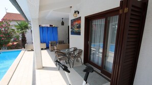 Outdoor dining - Villa Viktoria / HR-11041-01 by Interhome (Dracevac)