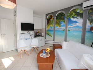 Living area - Blue Adria Suite 3 / HR-11068-02 by Interhome (Dracevac)
