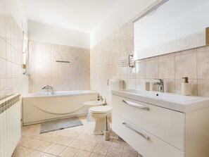 Bathroom - Apartment DP by Interhome (Bokordici)