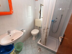 Bathroom - Vintage Guest Room Mansarda / HR-11059-07 by Interhome (Dracevac)