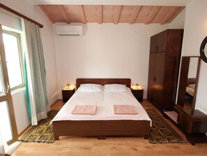 Internet - Vintage Guest Room Mansarda / HR-11059-07 by Interhome (Dracevac)