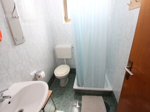 Bathroom - Vintage Guest Room Cerisnja / HR-11059-05 by Interhome (Dracevac)