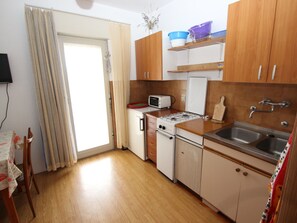 Kühlschrank, Kochgeschirr/Geschirr/Besteck