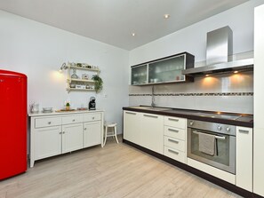 Fridge, microwave, oven, dishwasher - Apartment 2389 by Interhome (Pula)